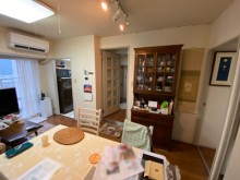 清楚なホワイトとシックなブラウンの調和が素敵な家　品川区S様邸